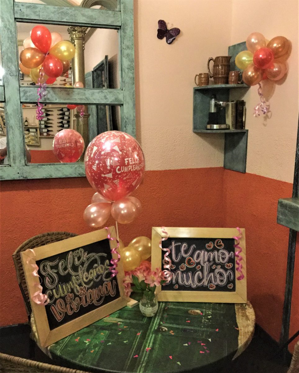 Globos Estándar del Color de su Elección y Letreros Vintage Decorativos